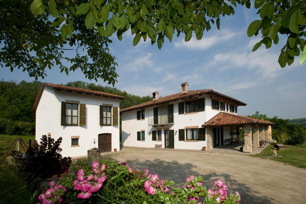 Cascina Il Ginepro Pensionat Sinio Exteriör bild