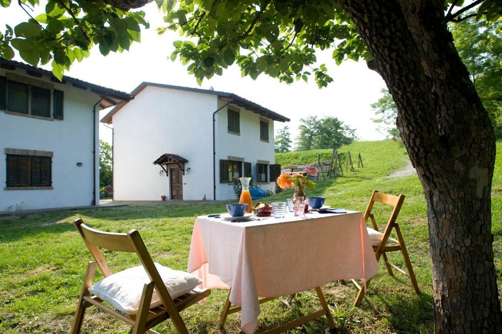 Cascina Il Ginepro Pensionat Sinio Exteriör bild