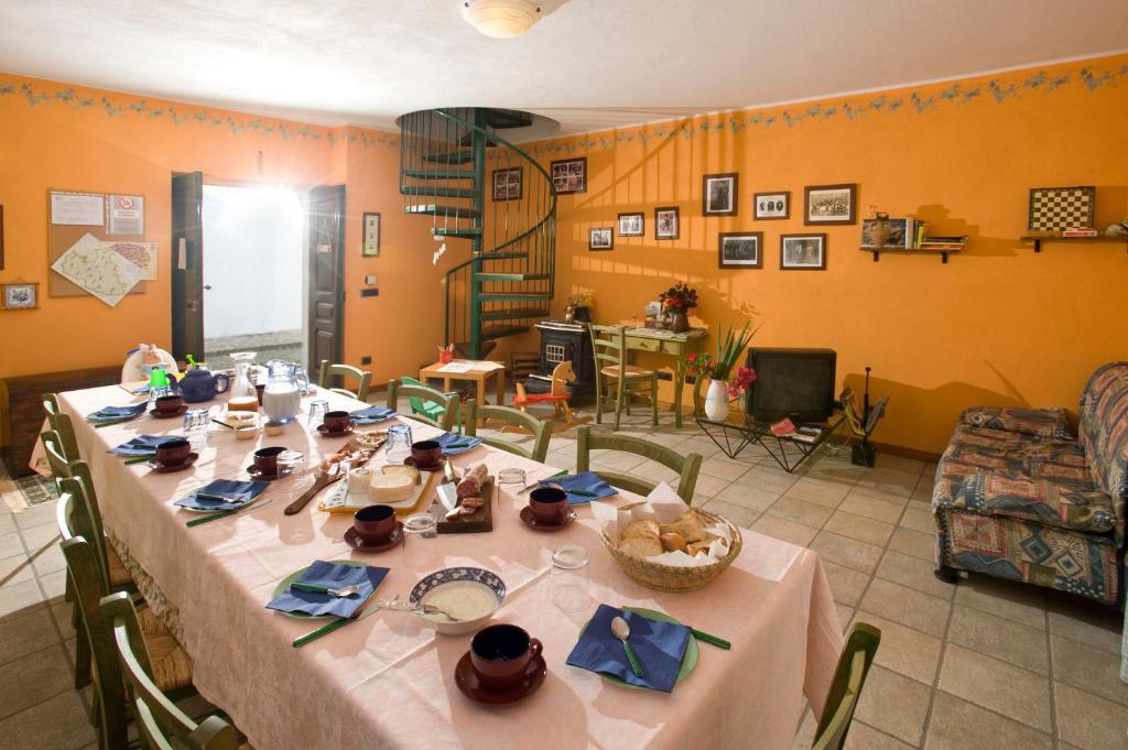 Cascina Il Ginepro Pensionat Sinio Exteriör bild